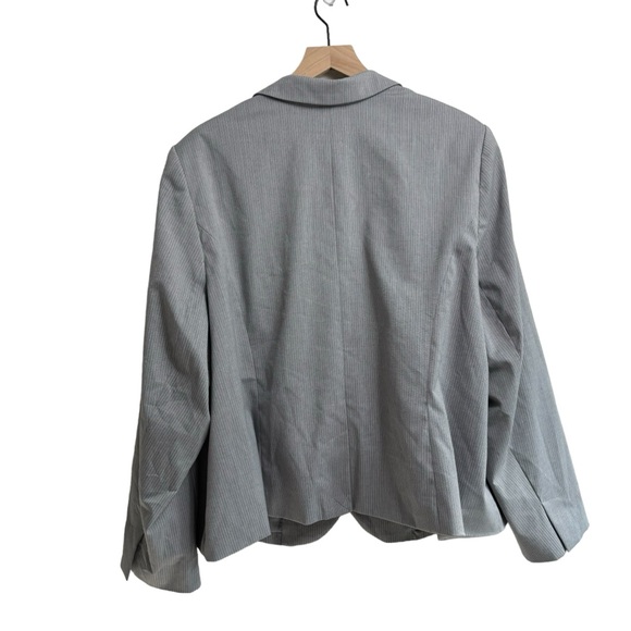 Lane Bryant Gray Pinstripe Blazer size 28 - Picture 6 of 6